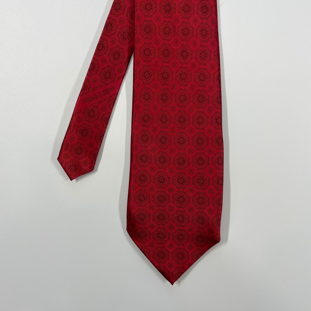 Donald J Trump Signature Collection Red Medallion Silk Necktie Mens OS